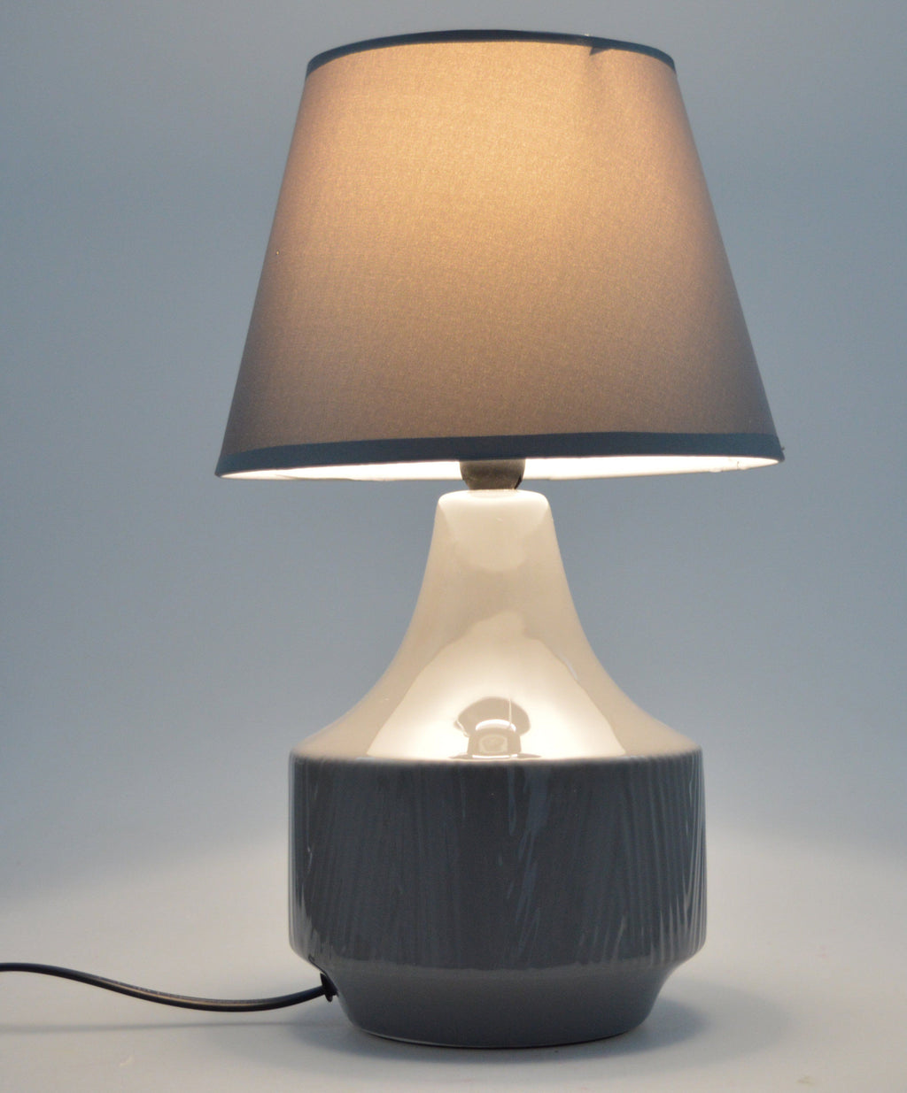 LAMPA CERAMICZNA SZARA W PRĄŻKI