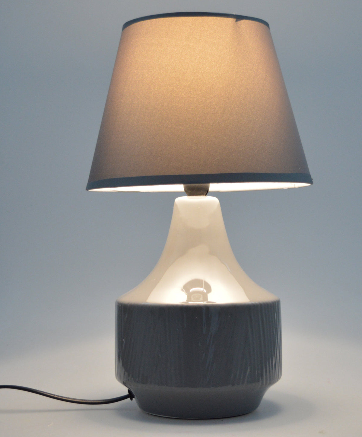 LAMPA CERAMICZNA SZARA W PRĄŻKI