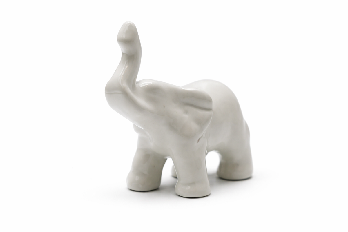 FIGURKA CERAMICZNA SŁOŃ BIAŁY MAŁY 9 cm